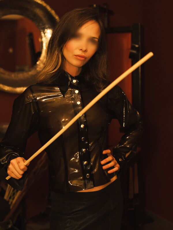 Domina Bizarrlady BDSM Fetisch Herrin Sklavenerziehung Mistress Latex Godess Hades SM-Studio-Hades