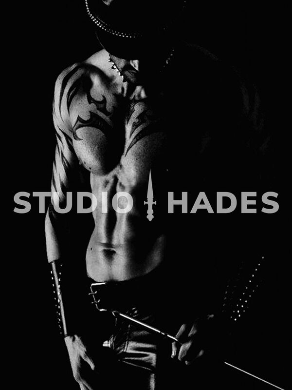 Domina Bizarrlady BDSM Fetisch Herrin Sklavenerziehung Mistress Latex Godess Hades SM-Studio-Hades