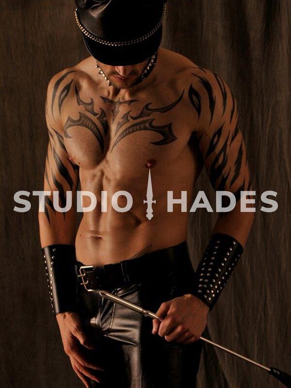 Domina Bizarrlady BDSM Fetisch Herrin Sklavenerziehung Mistress Latex Godess Hades SM-Studio-Hades