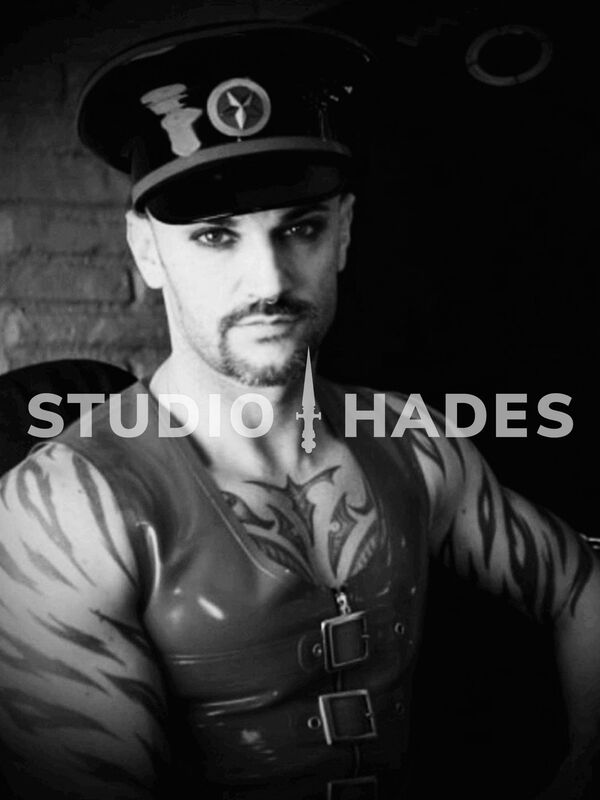 Domina Bizarrlady BDSM Fetisch Herrin Sklavenerziehung Mistress Latex Godess Hades SM-Studio-Hades