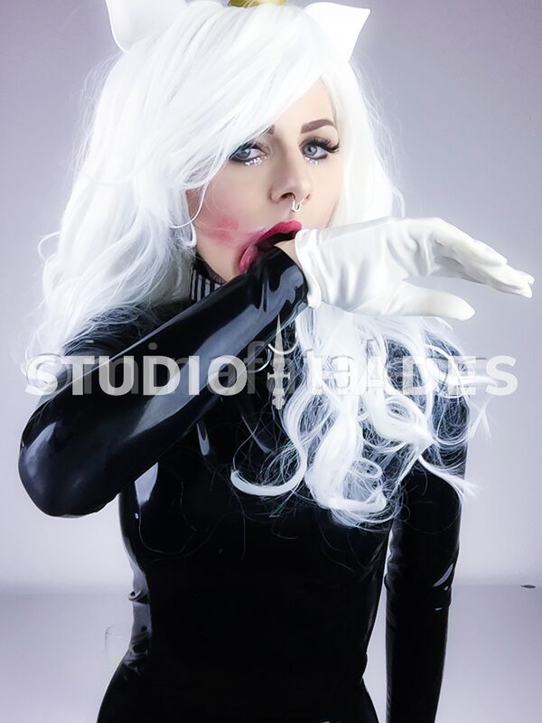 Domina Bizarrlady BDSM Fetisch Herrin Sklavenerziehung Mistress Latex Godess Hades SM-Studio-Hades