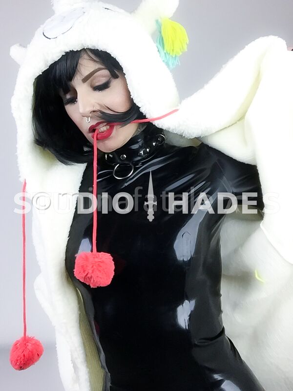 Domina Bizarrlady BDSM Fetisch Herrin Sklavenerziehung Mistress Latex Godess Hades SM-Studio-Hades